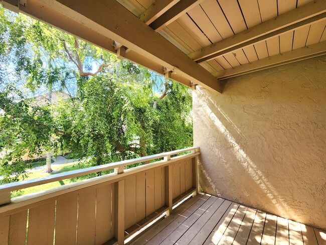 Building Photo - 1 Bedroom 1 Bath Remodeled Condo Available...