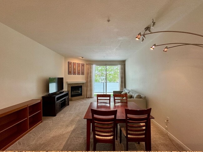Building Photo - Enjoy the Best of Pasadena from This Beautifully Maintained Condo