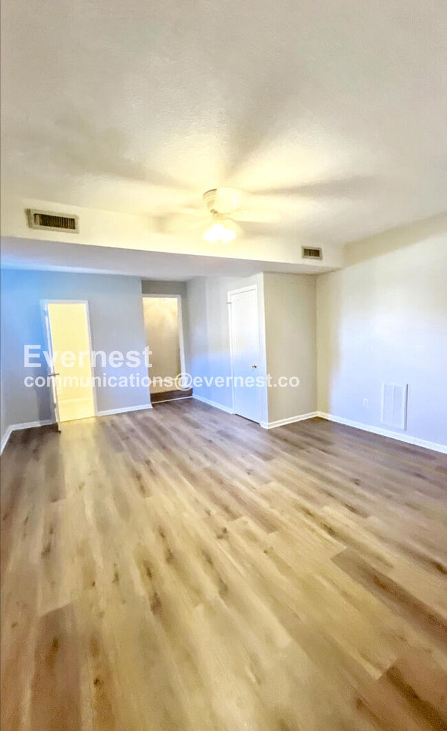 Building Photo - 3648 Missionaire Ave