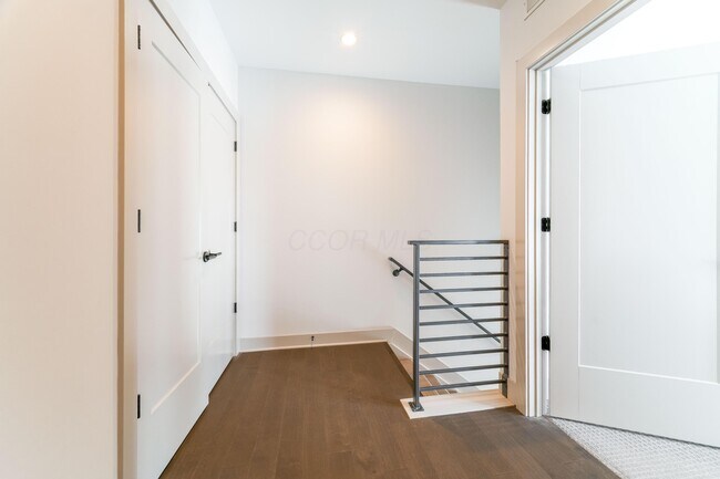 Building Photo - 1084 Bryden Rd