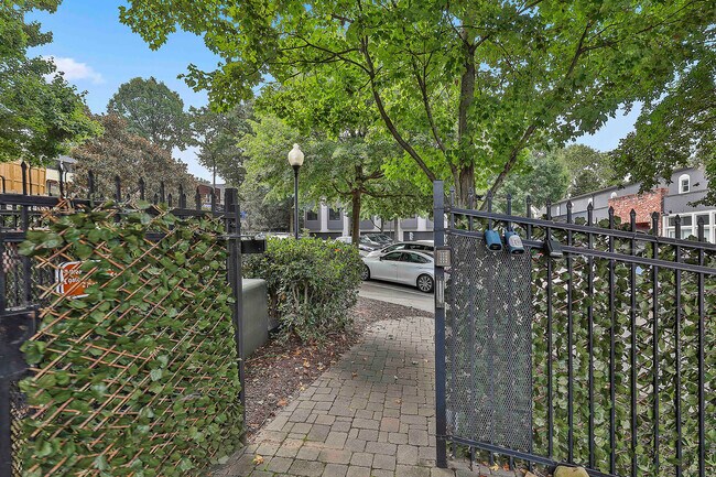 Building Photo - 675 Greenwood Ave NE