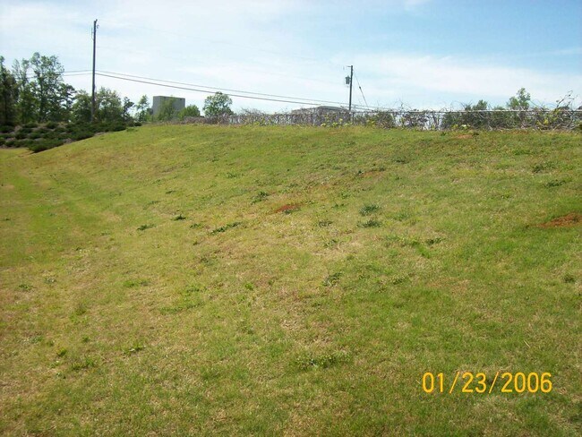 Building Photo - 3 Bedroom, 2.5 Bath Home in Bonnie Vista Community
