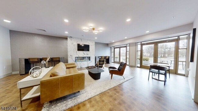 Building Photo - 1181 Morris Ave