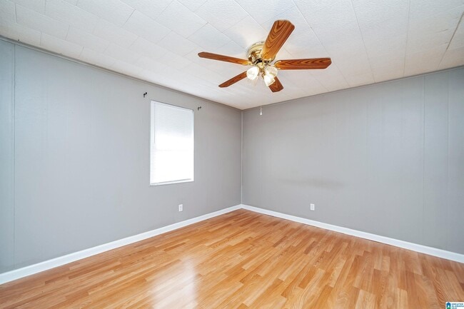 Building Photo - 1541 Rainbow Ln