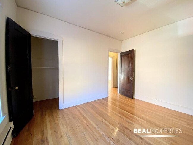 Building Photo - 1 bedroom in EVANSTON IL 60202