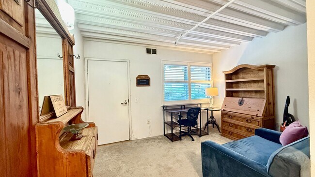 Building Photo - 12 Month Lease Term: Furnished 1BR Loft-style w/Den condo a block from The Embarcadero, Includes ...