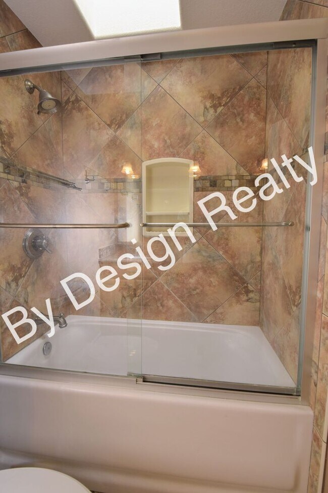 Building Photo - Eastside 3 Bed 2 Bath Gem with 2 Car Garage and Large Private Fenced Yard