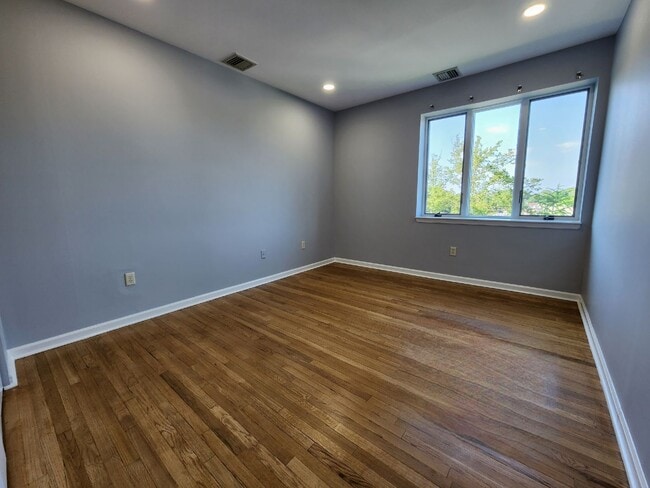 Building Photo - Live in the heart of Tenafly New Jersey