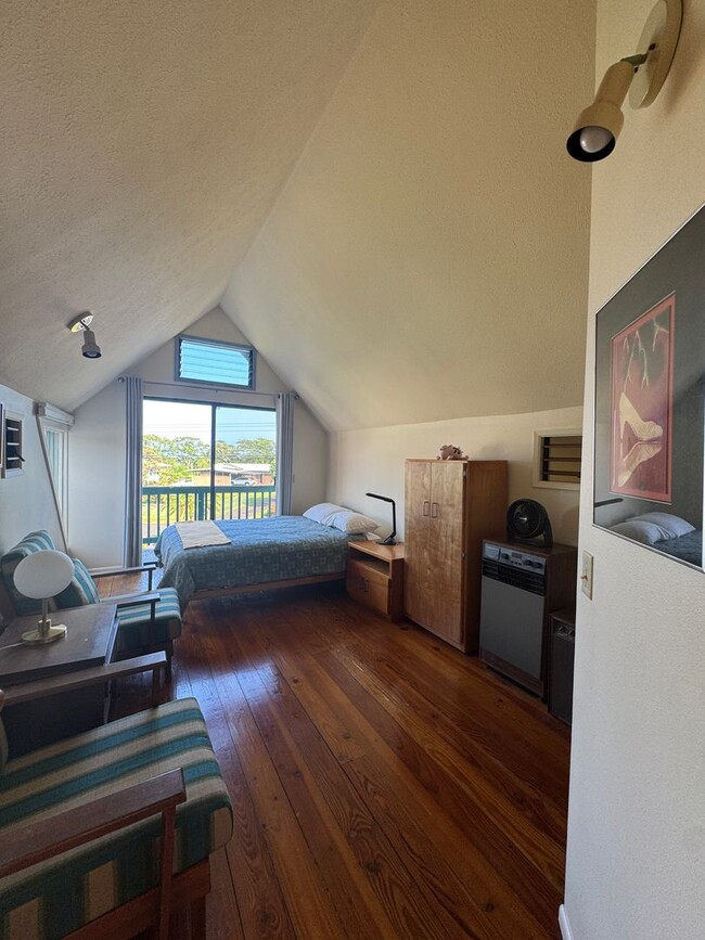 Building Photo - Fully Furnished- All Utilities Included- 3 Bedroom/ 2.5 Bath