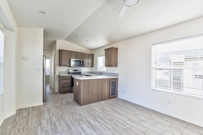 Building Photo - 9985 N Pinal Ave