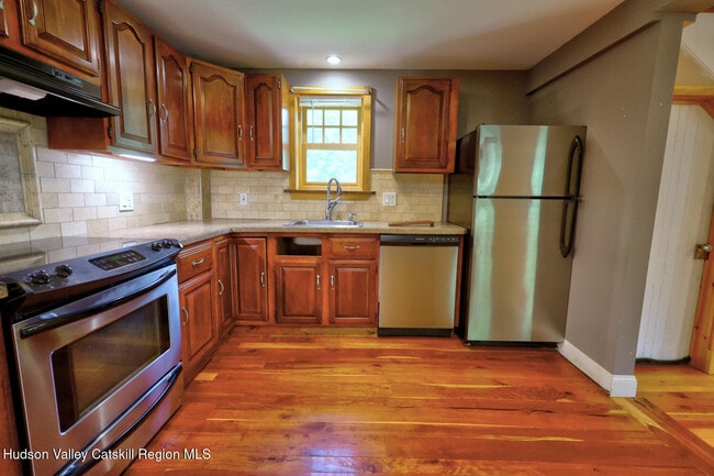 Building Photo - 153 Bross St