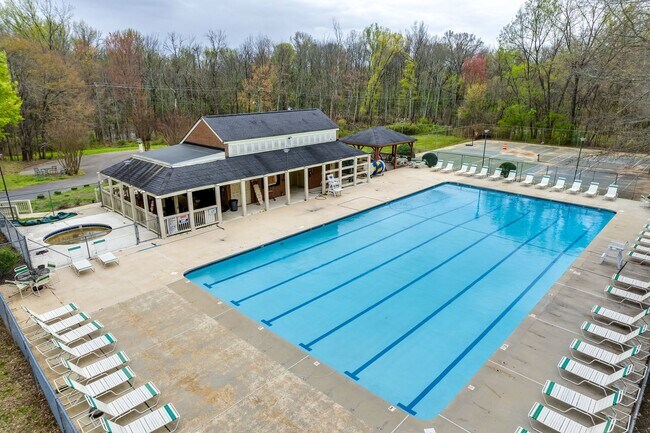 Building Photo - Beautiful 3 bedroom 2 full bath Ranch on a cul-de-sac in Charlotte's Walnut Creek community.