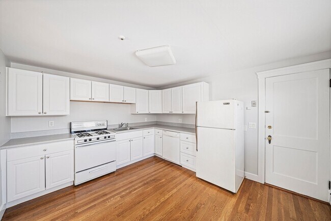 Building Photo - 14 Hartwell St