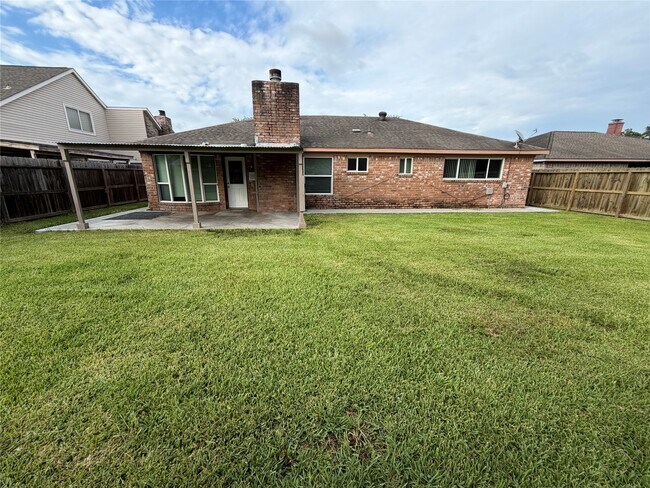 Building Photo - 12719 Huntington Field Dr
