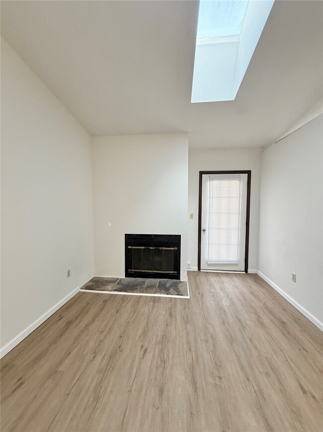 Building Photo - 83 Peachtree Ln