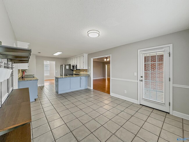 Building Photo - 93 Manor House Dr