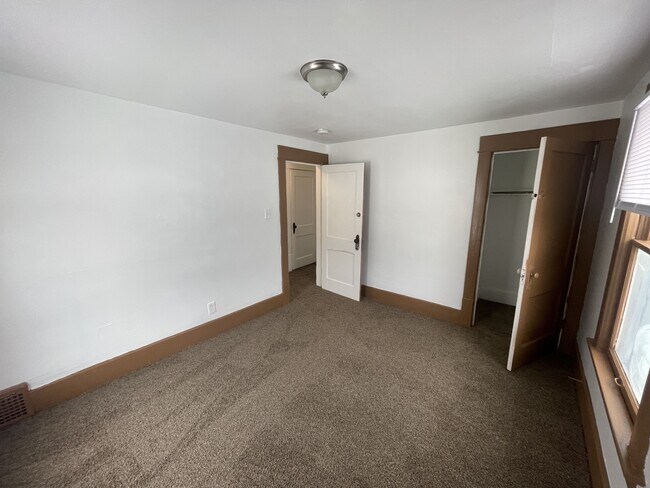 Building Photo - 944 Baughman St