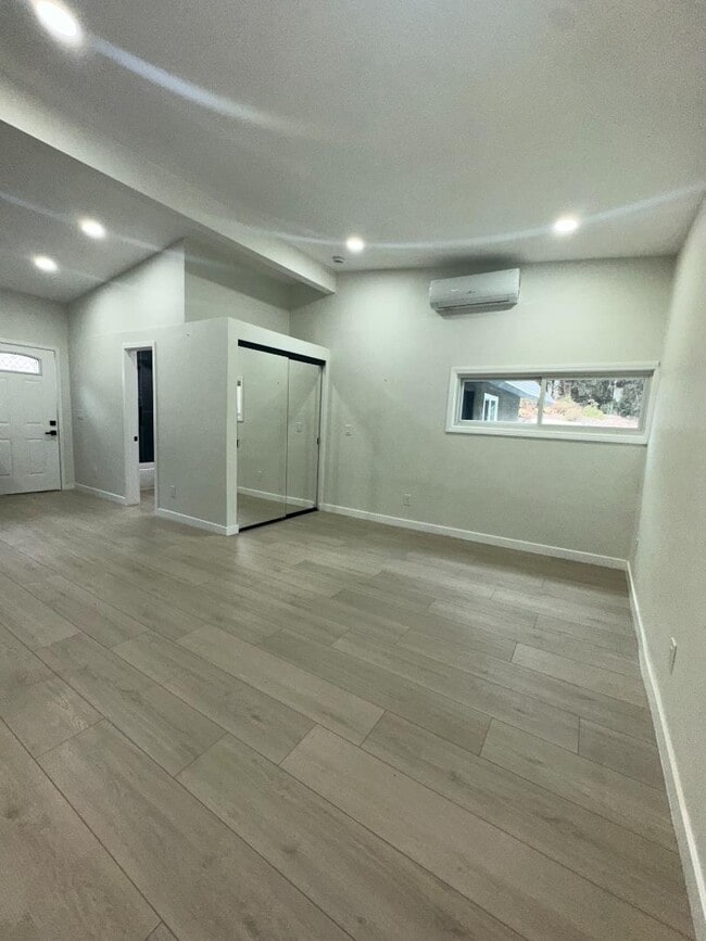 Building Photo - 6288 Broadmoor Dr