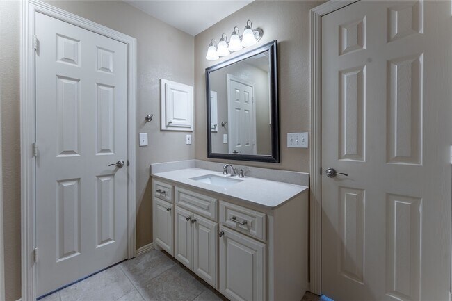 Building Photo - 209 Timber Lake Dr