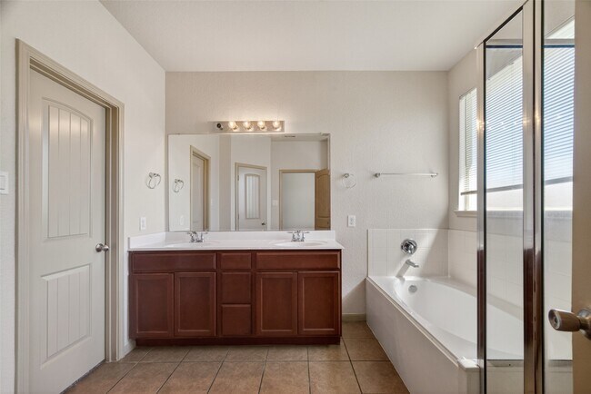 Building Photo - 5950 Carpenters Hollow Court