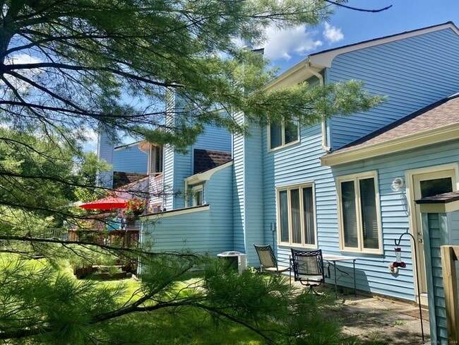 Building Photo - 101 Copper Beech Dr