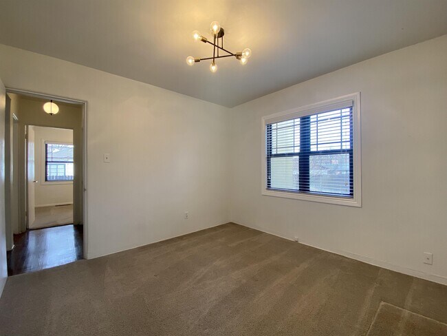 Building Photo - 17 Alsace Way