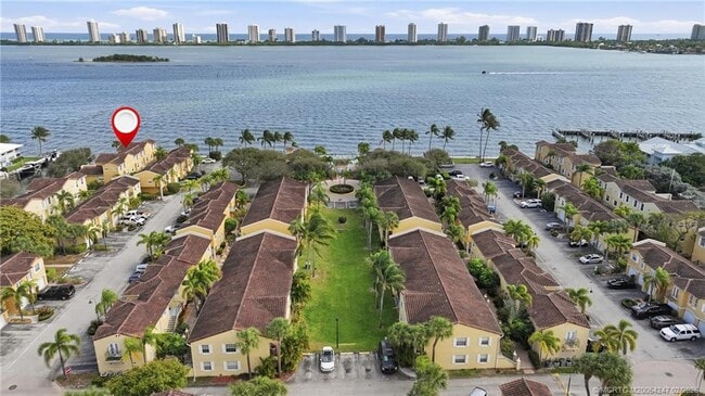 Building Photo - 1155 Lake Shore Dr