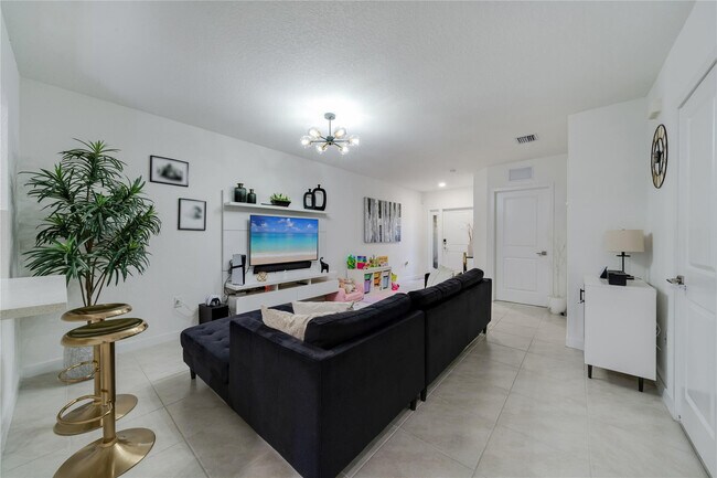 Building Photo - 561 NE 5th Terrace