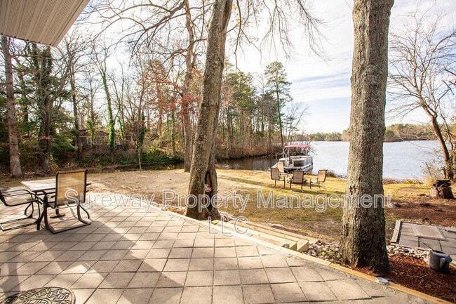 Building Photo - 90 Clubhouse Rd