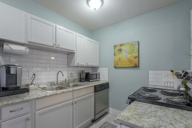 Building Photo - 722 W 37th St