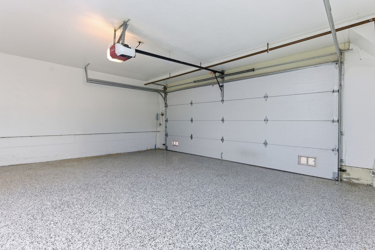 Building Photo - 1083 1/2 W Kensington Rd