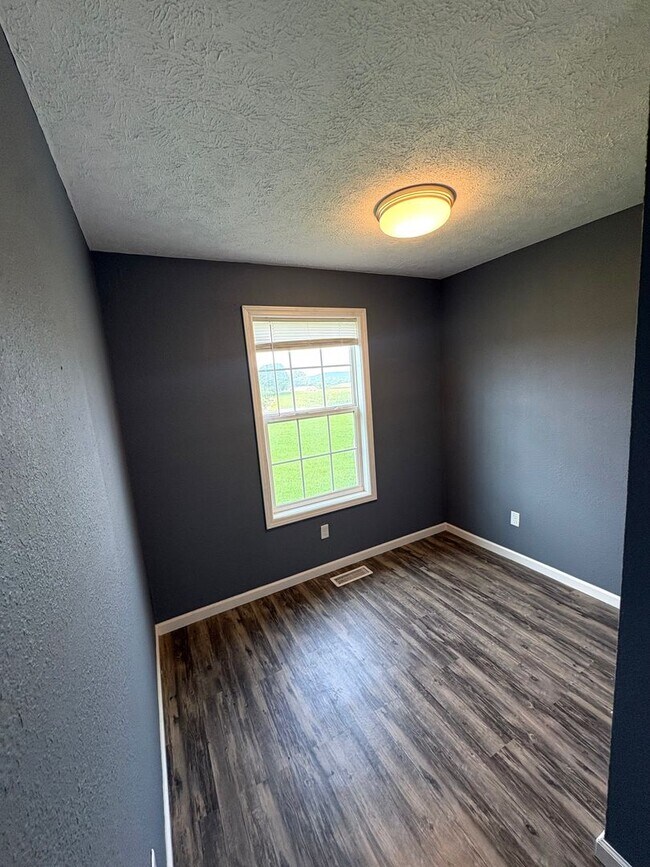 Building Photo - Charming Home in the Heart of Cave City!