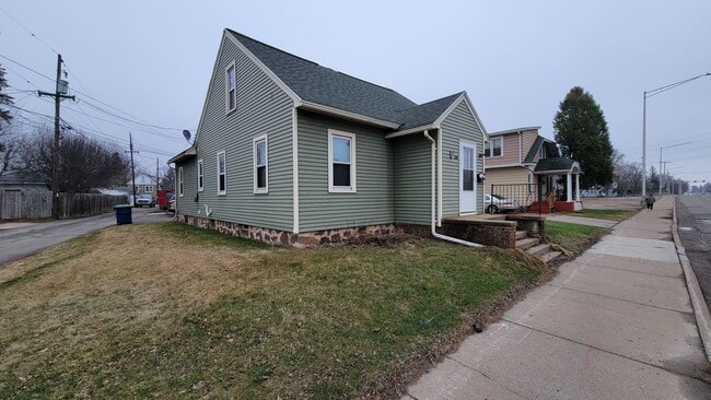 Building Photo - 803 Grand Ave