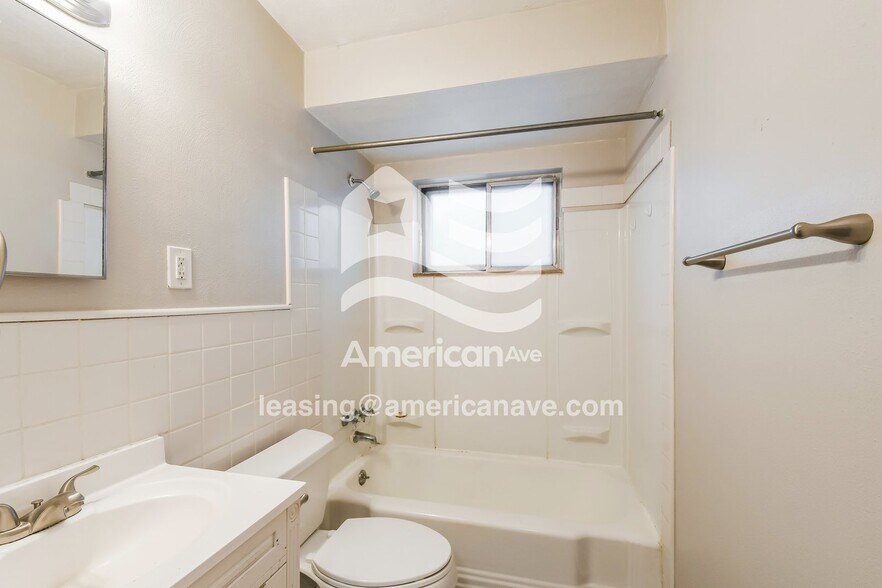 Building Photo - 5226 Vine Ave