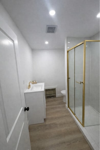 Building Photo - 44 Fullerton St