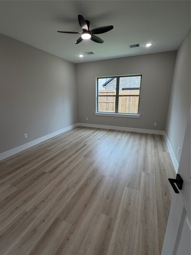 Building Photo - 2619 Piemonte Ave