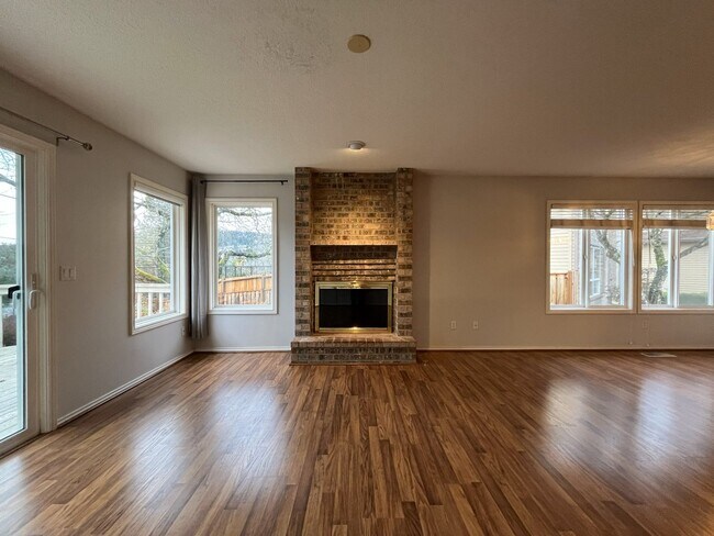 Building Photo - Elegant Home Offering Open Living Spaces, Spacious Primary Suite, and Nature-Inspired Yard