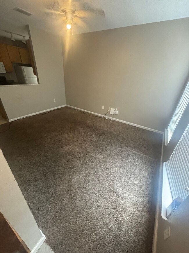 Building Photo - Spacious 3 BR 3 BA in Great Location!