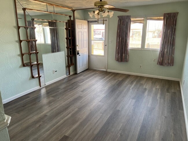 Building Photo - 5bedrooms 2bathrooms with CH/A