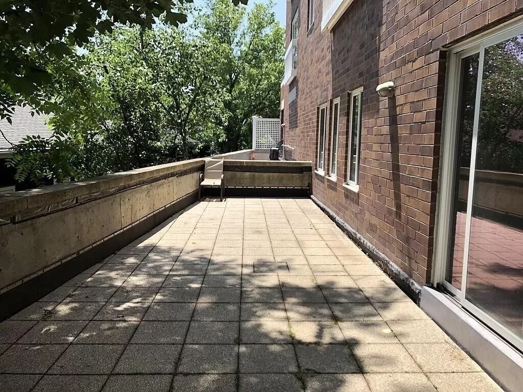 Private patio - 950 Massachusetts Ave