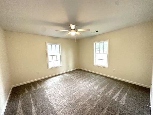 Building Photo - Bright & Modern 2BR/1BA - Outside City Limits