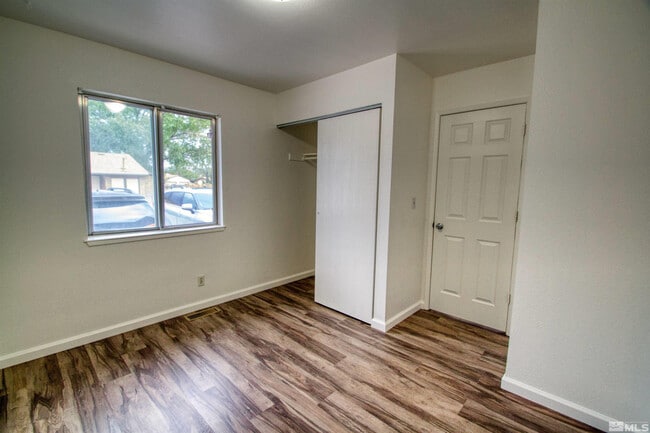 Building Photo - 380 Jill Ct