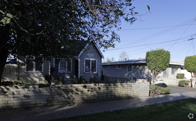 Building Photo - 129 N Pritchard Ave