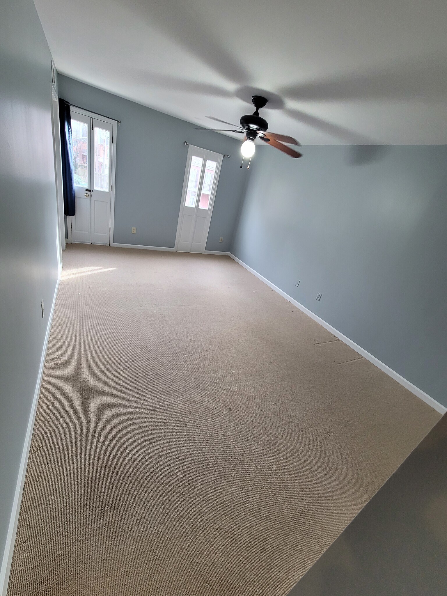 Master bedroom with balcony - 2270 Tunis Cv