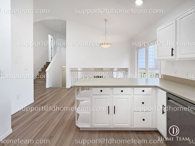 Building Photo - "Charming 3-Bed Home in Renton with Granite Elegance & Spacious Living!"