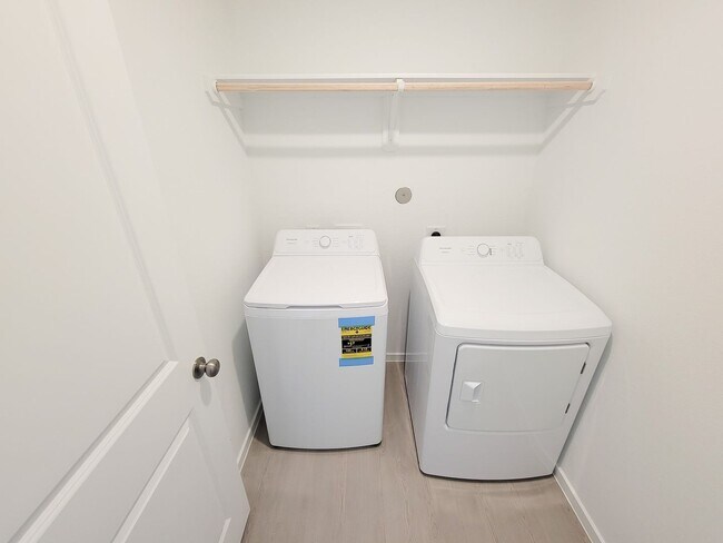 Building Photo - This single-level home showcases a spacious open floorplan shared between the kitchen, dining are...