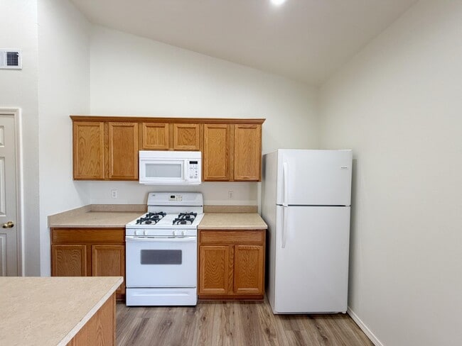 Building Photo - 1105 Meadowlark Way SE