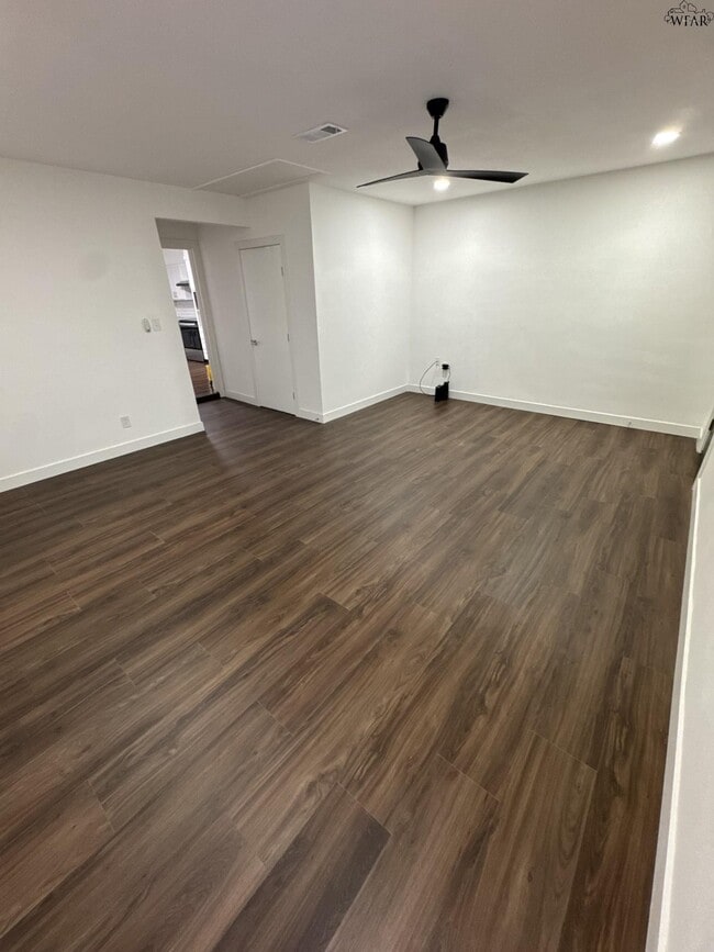 Building Photo - 4126 Lenore Dr