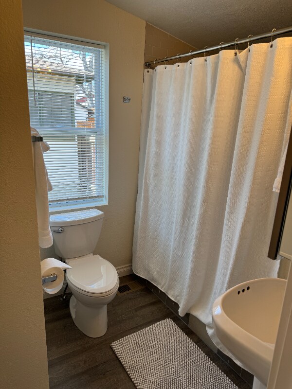 Building Photo - 206 W Myrtle St