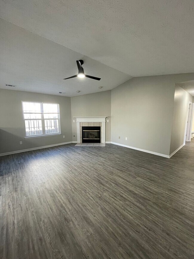 Building Photo - Three Bedroom Single Family Home - West La...